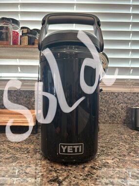 Yeti Glossy Black Insulated Jug with Handle